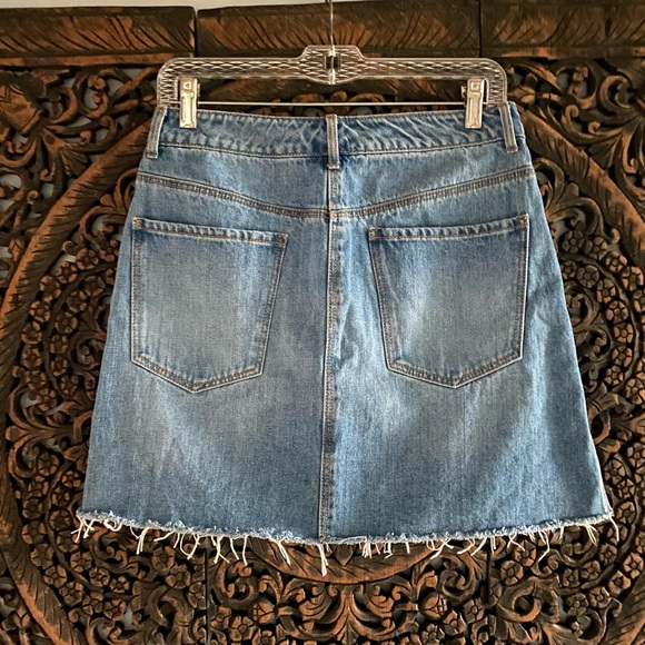 Denim Skirt, Distressed & Raw Hem, Old Navy, Size 6 - Picture 2 of 7